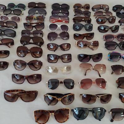Large Lot of Fashion Sunglasses (G-BBL)
