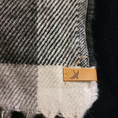 Large Scarves and Stoles (P-CE)