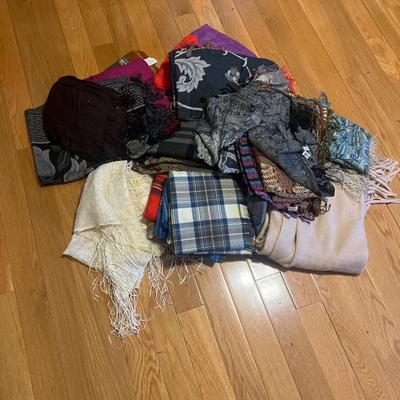 Large Scarves and Stoles (P-CE)
