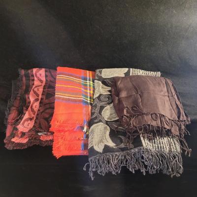 Large Scarves and Stoles (P-CE)
