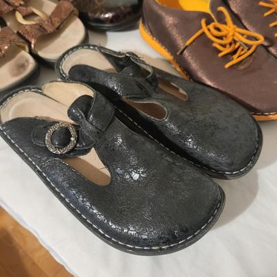 Womenâ€™s Alegria Shoes, Size 37/39 (P-CE)
