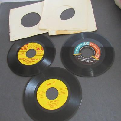 Lot 362: 3 Vintage 45 RPM Records
