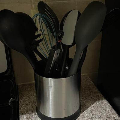 Oxo Good Grips Stainless Steel Utensil Holder with Utensils