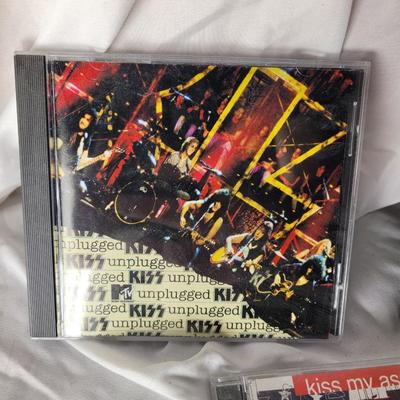 Lot of kiss CDs