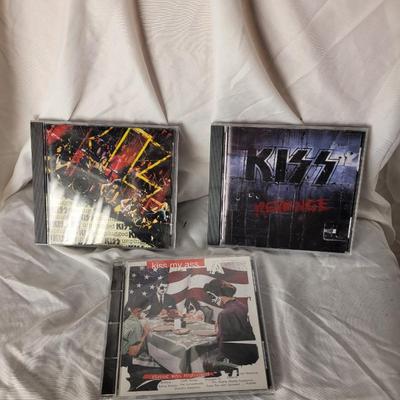 Lot of kiss CDs