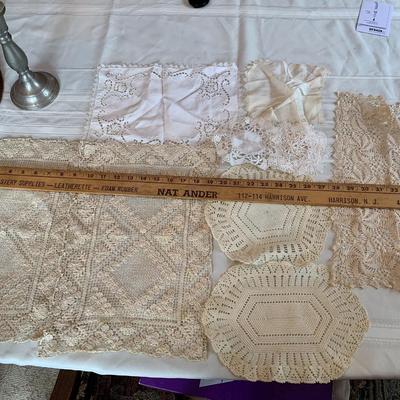 Assorted vintage doilies