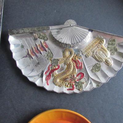 Lot 422: Tin Trays: WI Dells, China Town, More