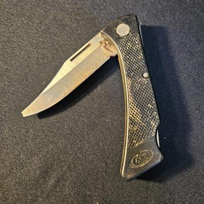 Assortment of Pocket Knives and a Zippo (LR-DW)