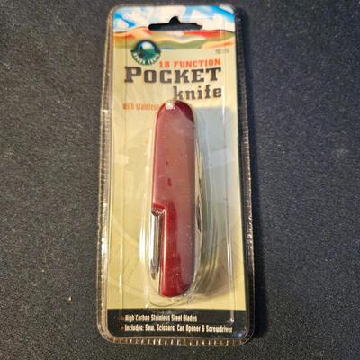 Assortment of Pocket Knives and a Zippo (LR-DW)