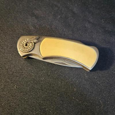 Assortment of Pocket Knives and a Zippo (LR-DW)