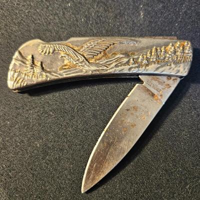 Assortment of Pocket Knives and a Zippo (LR-DW)