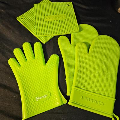 Cuisinart Accessories, Tomodachi Knives and More (K-DR)