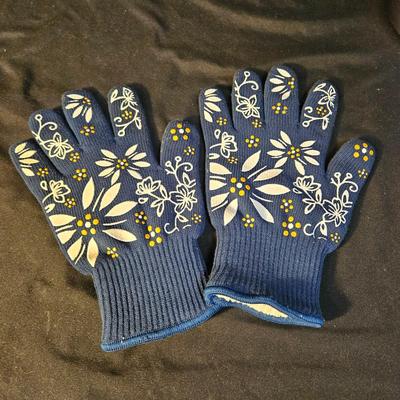 Cuisinart Accessories, Tomodachi Knives and More (K-DR)