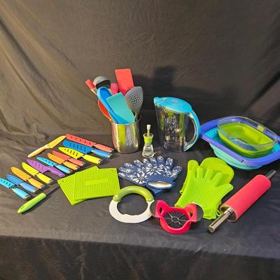 Cuisinart Accessories, Tomodachi Knives and More (K-DR)