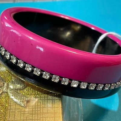 Vintage Lucite/Composite CZ Bangle Bracelet 7/8" Wide in like New Preowned Condition as Pictured.