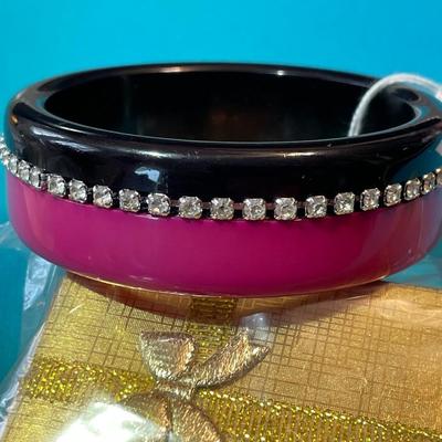 Vintage Lucite/Composite CZ Bangle Bracelet 7/8" Wide in like New Preowned Condition as Pictured.