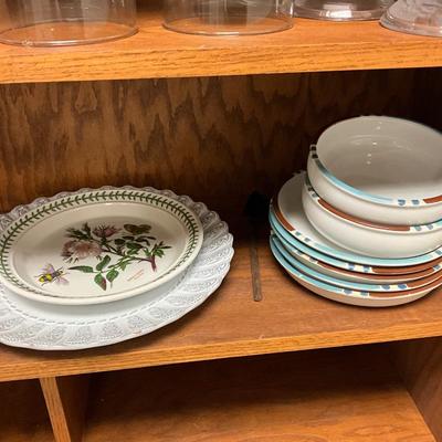 Shelf with Corelle wear Lot