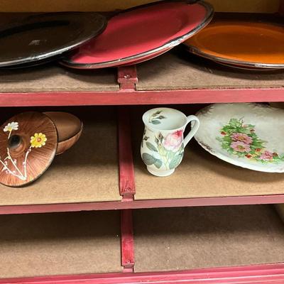 Red Shelf and plate Lot