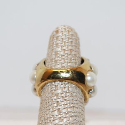 Size 7 Showy Ring with 15 Pearl-Style Sones and Tiny Sparkle Stones Embed (25.0g)