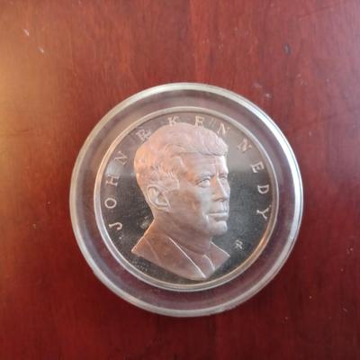 3 large franklin mint collector coins