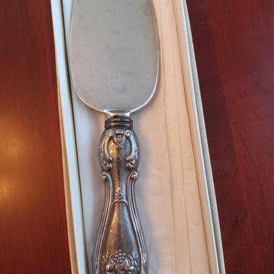 Cake server