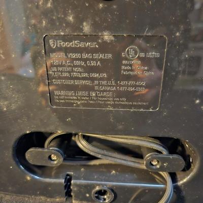 FoodSaver Vacuum Sealer and Vacuum Bags (K-DW)