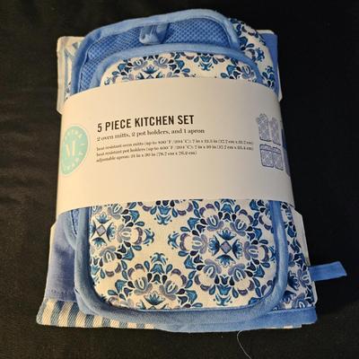 Lazy Susan's and Kitchen Linens (K-DW)