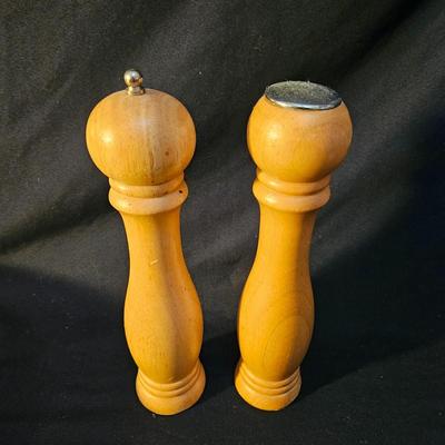 Lazy Susan's and Kitchen Linens (K-DW)