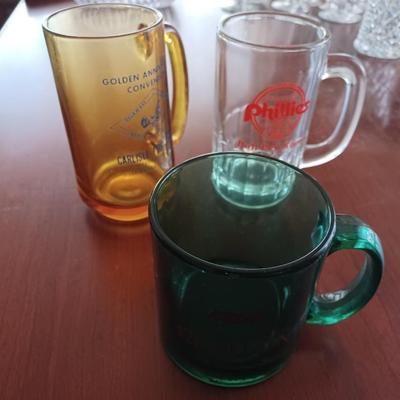 3 glass mugs