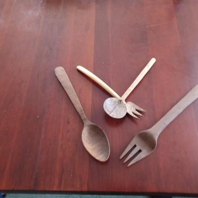 2 sets wood salad utensils