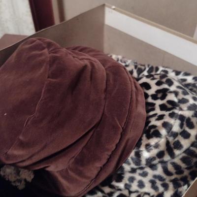 Collection of Ladies Hats and Hat Boxes (#1)