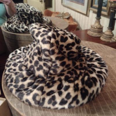 Collection of Ladies Hats and Hat Boxes (#1)