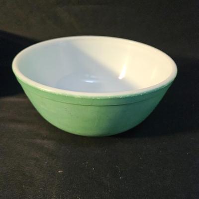 Vintage Pyrex, FireKing and Glassbake Bowls (K-DW)