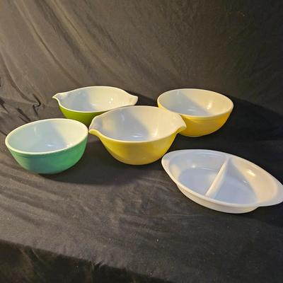 Vintage Pyrex, FireKing and Glassbake Bowls (K-DW)