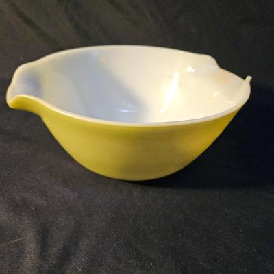 Vintage Pyrex, FireKing and Glassbake Bowls (K-DW)