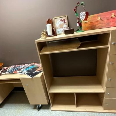 Desk and Hutch Lot