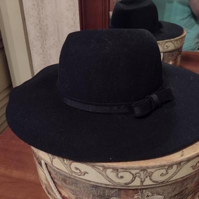 Collection of Ladies Hats and Hat Boxes (#4)