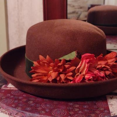 Collection of Ladies Hats and Hat Boxes (#4)