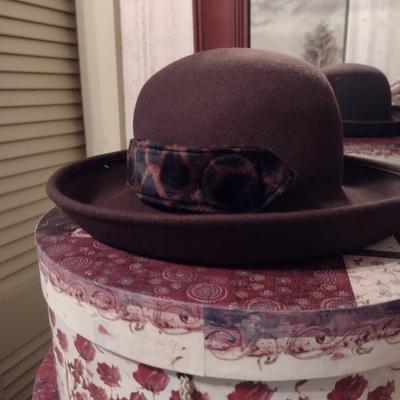 Collection of Ladies Hats and Hat Boxes (#4)