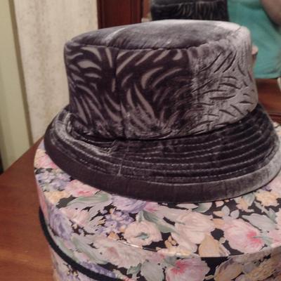 Collection of Ladies Hats and Hat Boxes (#5)