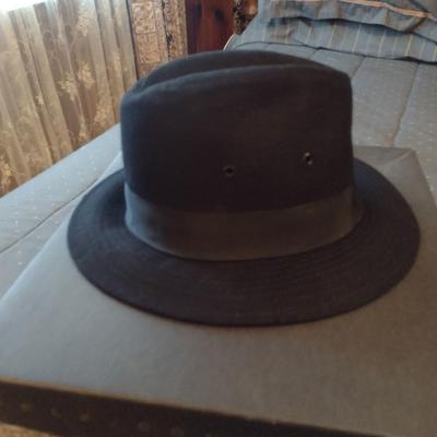 Collection of Ladies Hats and Hat Boxes (#7)