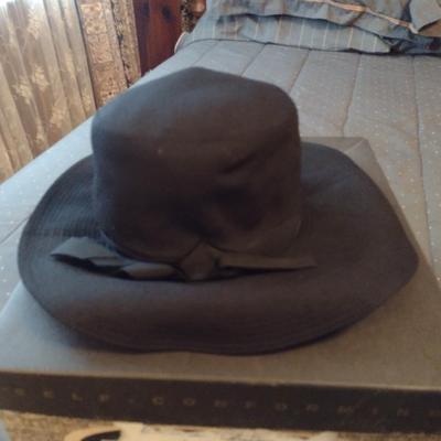 Collection of Ladies Hats and Hat Boxes (#7)