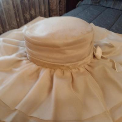 Collection of Ladies Hats and Hat Boxes (#8)