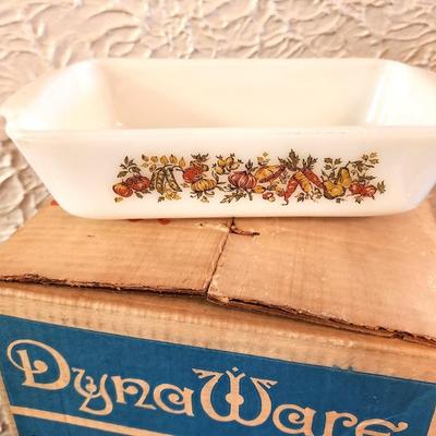 Lot #100 Attic find! Vintage 31 Piece Camelot Dynaware Bake Serve Store Set in Box