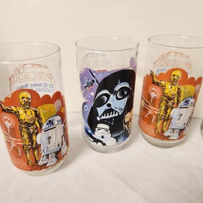 Lot #108 Lot of 5 Vintage STAR WARS Glasses - Burger King 1977 - 1 from 1980