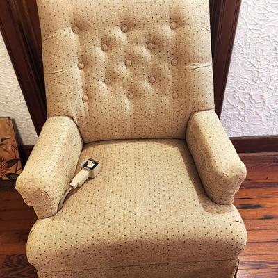 Lot #110 Basic Lift Chair - Good working condition