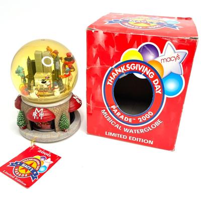 2000 Macyâ€™s Thanksgiving Day Parade Snow Globe - Snoopy, Blue from Blue's Clues, Rocky & Bullwinkle, Arthur