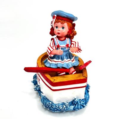 Madame Alexander Classic Collectibles - Row Row Row Your Boat Music Box