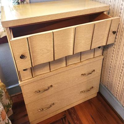 Lot #114 Mid Century Modern Chest of Drawers
