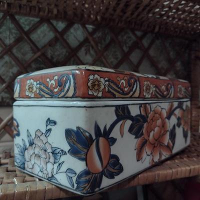 Painted Floral Design Porcelain Box with Lid